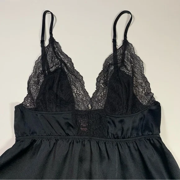 XS Victoria’s Secret black satin and lace camisole w side slits - Picture 4 of 11